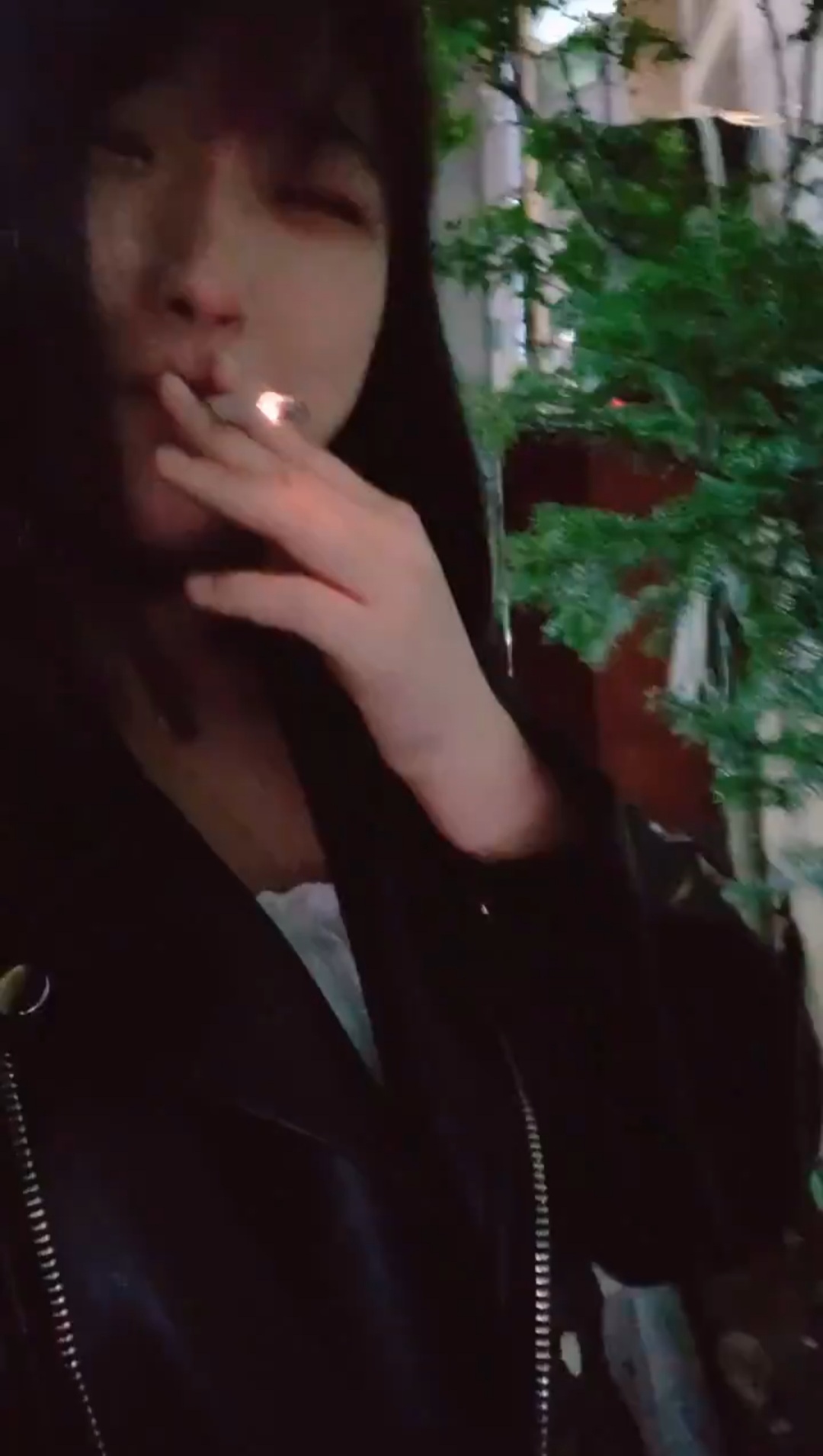 일진년 길거리에서 젖탱이 까는거 유출